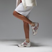 Damskie buty NIKE W ZOOM VOMERO 5 NEWS hf1877-102 kolor beżowy