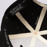 Damska  czapka z daszkiem LEVI'S CZAPKA POSTER LOGO FLEXFIT CAP d66250004 kolor czarny