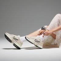 Damskie buty NIKE V5 RNR SUEDE ii6294-100 kolor brązowy