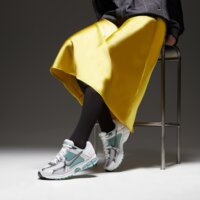 Damskie buty NIKE W ZOOM VOMERO 5 NEWS hf1877-101 kolor biały