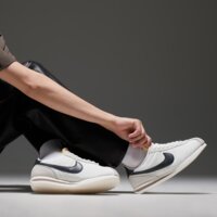 Damskie buty NIKE CORTEZ SU WMNS  iu7556-030 kolor beżowy