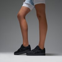 Damskie buty NIKE WMNS AIR FORCE 1 '07 PONY HAIR ii7398-001 kolor czarny