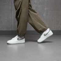 Damskie buty NIKE AIR FORCE 1 '07 SE dv3808-106 kolor beżowy