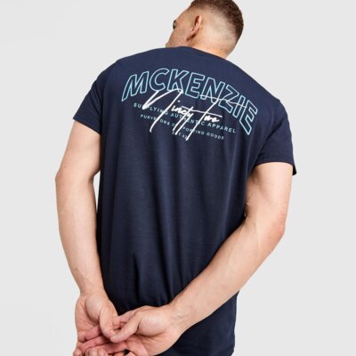 MCKENZIE T-SHIRT SCRIPT TEE NVY-SKC