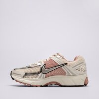 Damskie buty NIKE W ZOOM VOMERO 5 NEWS hf1877-102 kolor beżowy