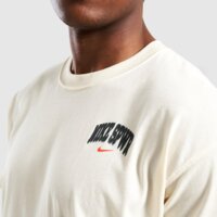 Koszulka męska NIKE T-SHIRT NSW GFX II iq5482-113 kolor beżowy