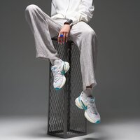 Damskie buty NIKE V2K RUN fd0736-105 kolor biały