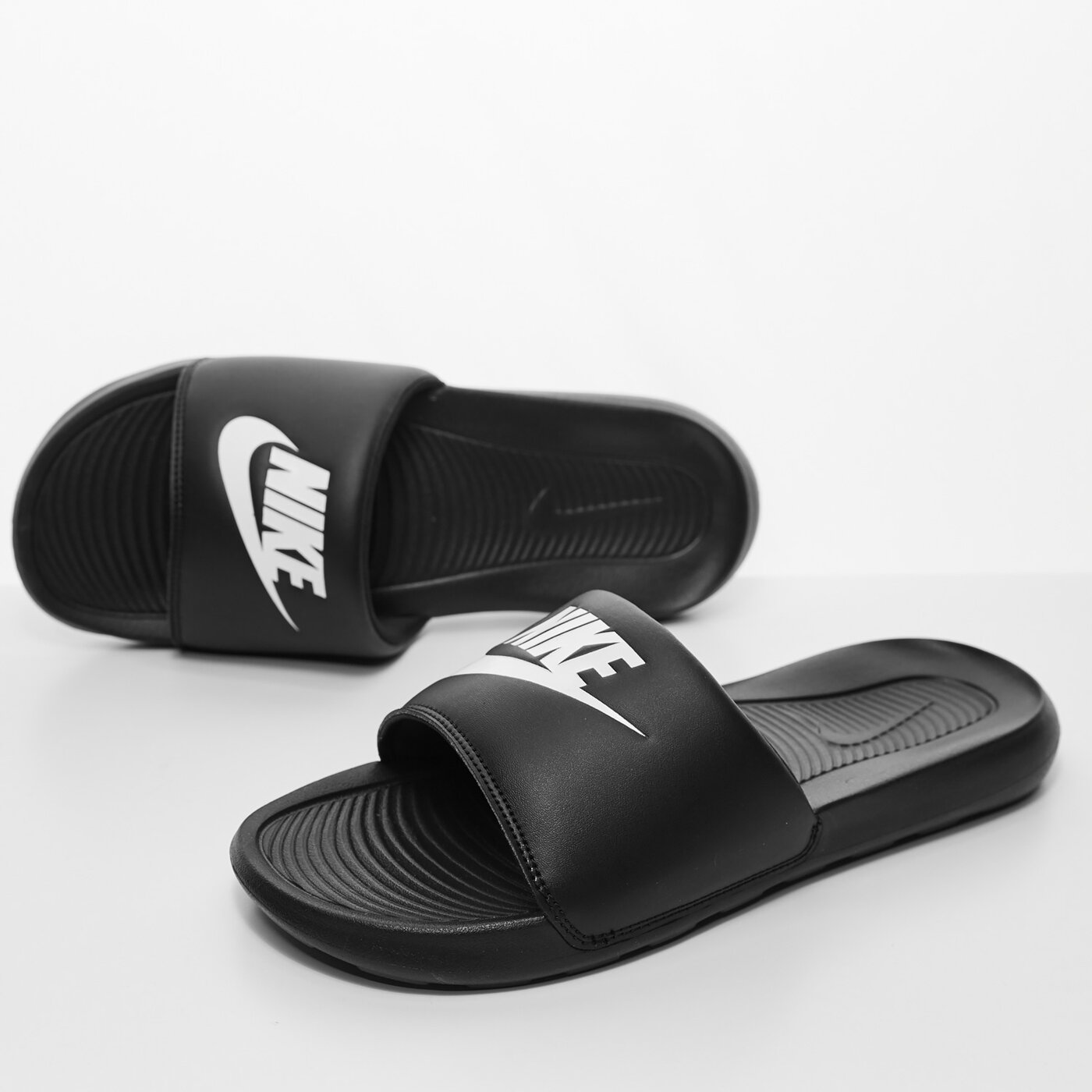 Męskie klapki NIKE VICTORI ONE SLIDE  cn9675-002 kolor czarny