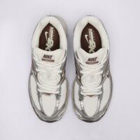 Damskie buty NIKE W AIR MAX MOTO 2K io1915-030 kolor beżowy