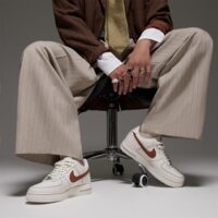 Męskie buty NIKE AIR FORCE 1 '07 LV8 hq2037-101 kolor beżowy