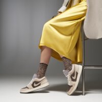 Damskie buty WMNS AIR JORDAN 1 LOW SE V2 ib7011-001 kolor brązowy