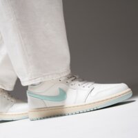 Damskie buty WMNS AIR JORDAN 1 LOW dc0774-134 kolor miętowy