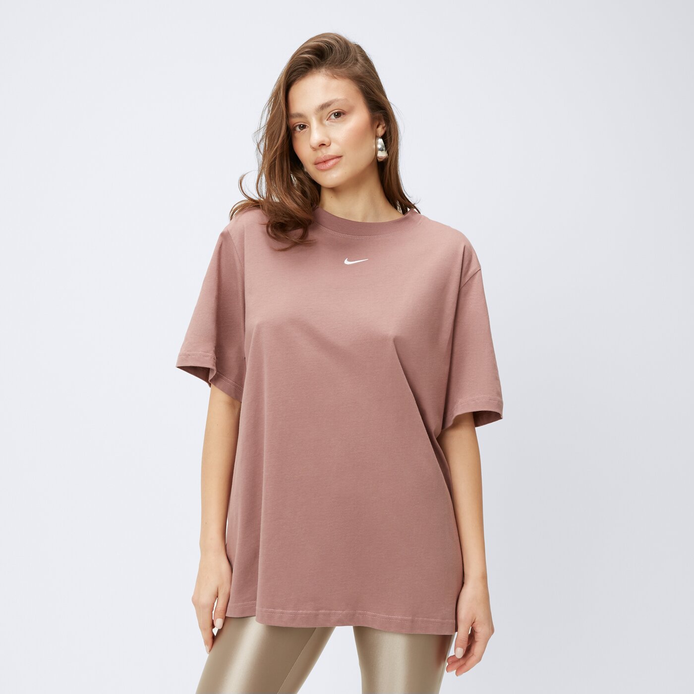 その他 DA DENNA NIKE T-SHIRT W NSW TEE ESSNTL LBR (FD4149-208) | kolor BRĄZOWY