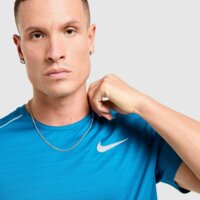 Koszulka męska NIKE T-SHIRT M NK DF MILER SS fz4782-301 kolor niebieski