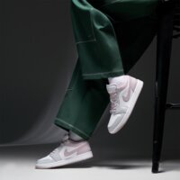 Damskie buty WMNS AIR JORDAN 1 LOW dc0774-606 kolor biały