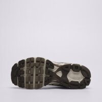 Damskie buty NIKE W AIR MAX MOTO 2K io1915-030 kolor beżowy