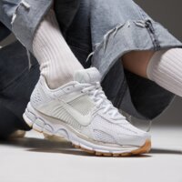 Damskie buty NIKE ZOOM VOMERO 5 fj2028-104 kolor beżowy