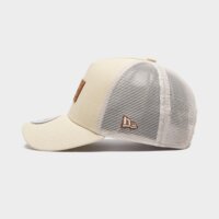 Męska czapka z daszkiem NEW ERA CZAPKA DENIM LEATHER PATCH TRUCKER NONE 60856333 kolor beżowy