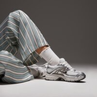 Damskie buty NIKE W AIR MAX MOTO 2K io1915-030 kolor beżowy