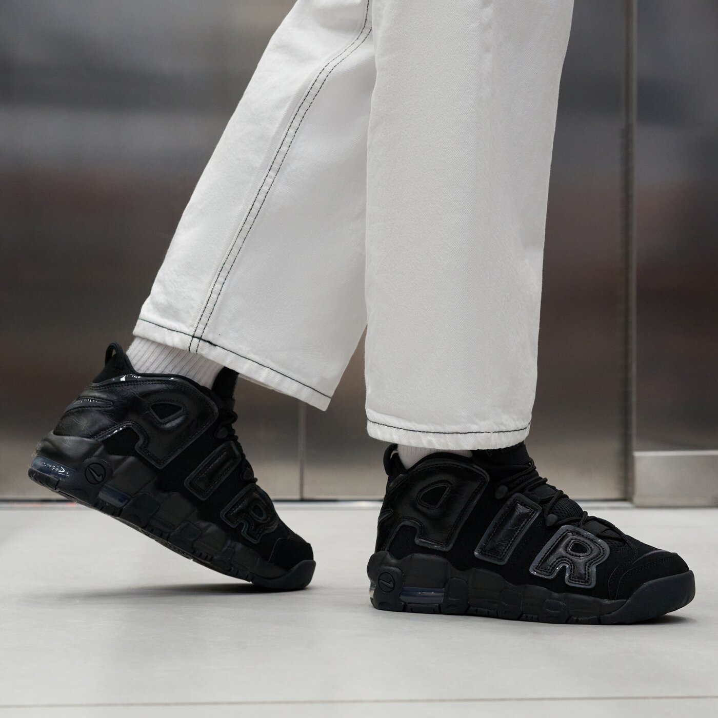 Nike Air MORE UPTEMPO スニーカー　18cm NIKE AIR MORE UPTEMPO (FV2264-001) | kolor CZARNY