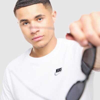 NIKE T-SHIRT SPORTSWEAR CLUB
