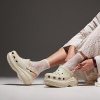 Klapki damskie CROCS CLASSIC MEGA CRUSH CLOG 2079882y2 kolor beżowy