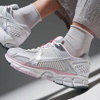 Damskie buty NIKE W ZOOM VOMERO 5 GCEL CN  fn3695-001 kolor różowy