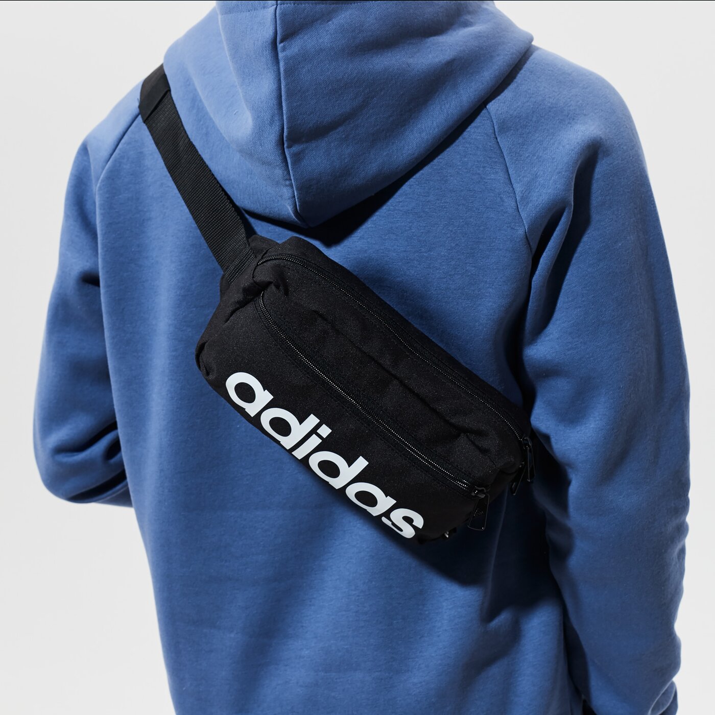 Czarna nerka adidas Linear Bum Bag