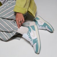 Damskie buty WMNS AIR JORDAN 1 LOW dc0774-138 kolor biały
