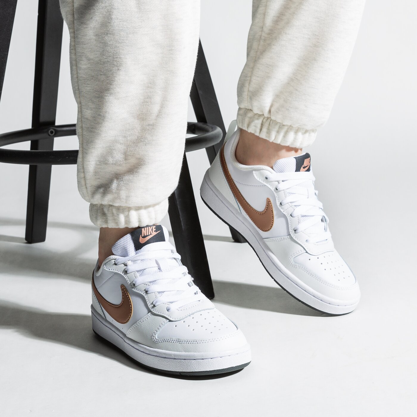 Buty dziecięce NIKE MD VALIANT cn8558-105 kolor biały