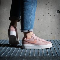 Damskie buty NIKE W BLAZER LOW PLATFORM ESS  dn0744-600 kolor różowy