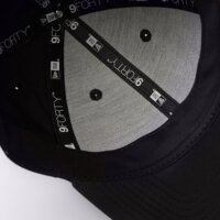 Męska czapka z daszkiem NEW ERA CZAPKA NE TECH 940 NONE 60595287 kolor czarny