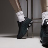Damskie buty NIKE W SHOX R4 SE 2 hq7739-002 kolor czarny