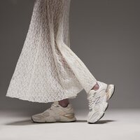 Damskie buty NEW BALANCE 9060  u9060wht kolor beżowy