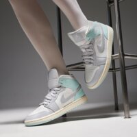 Damskie buty WMNS AIR JORDAN 1 MID bq6472-134 kolor miętowy