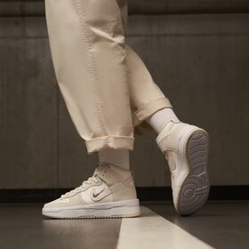NIKE WMNS DUNK HIGH UP