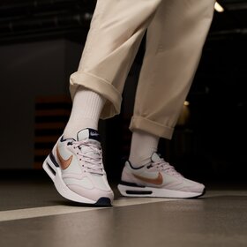 NIKE AIR MAX DAWN