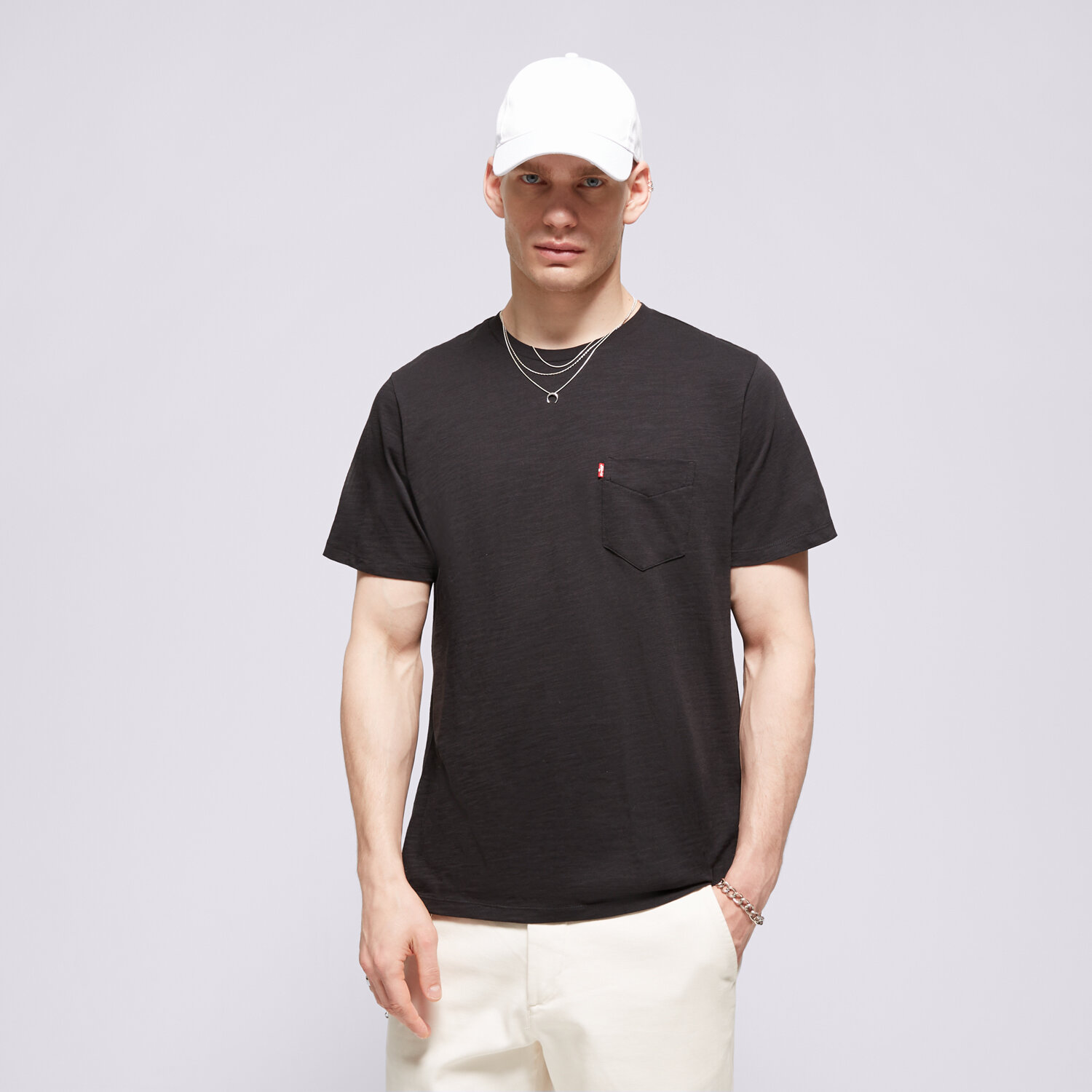 LEVI S T SHIRT SS CLASSIC POCKET TEE BLACKS
