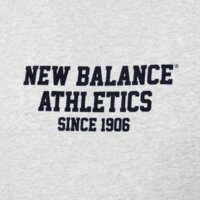 Koszulka męska NEW BALANCE T-SHIRT VARSITY GRAPHIC T-SHIRT mt51526ahh kolor szary