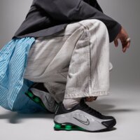 Męskie buty NIKE SHOX R4 hq1988-006 kolor czarny