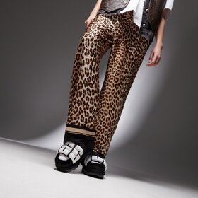 UGG MAXI SLIDE LOGO